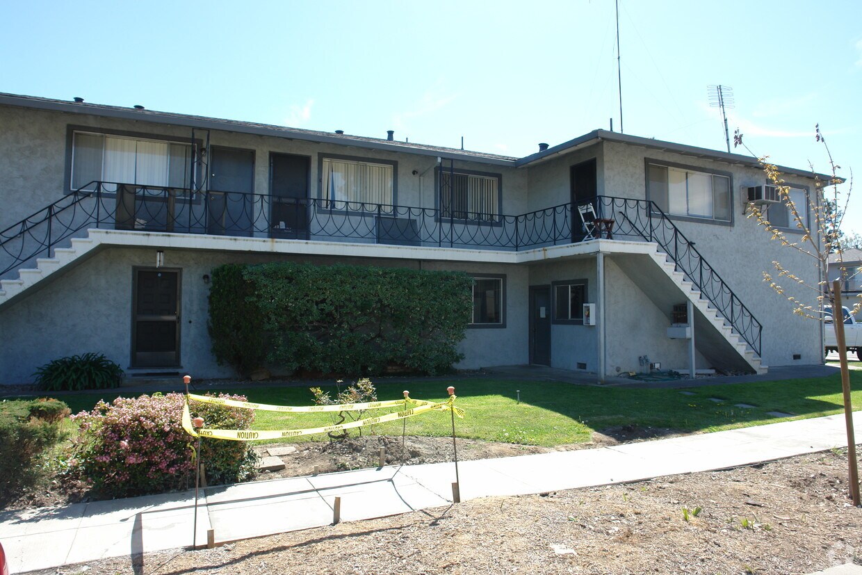 Building Photo - 808 Opal Dr