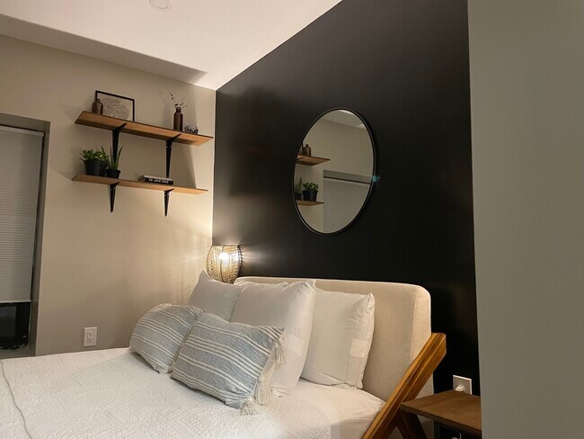 Queen Bedroom at Front of House - 63 Somers St