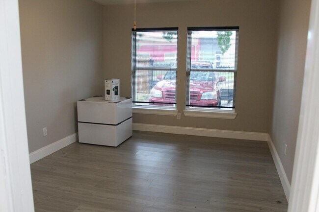 Foto del edificio - 5305 Southlea St