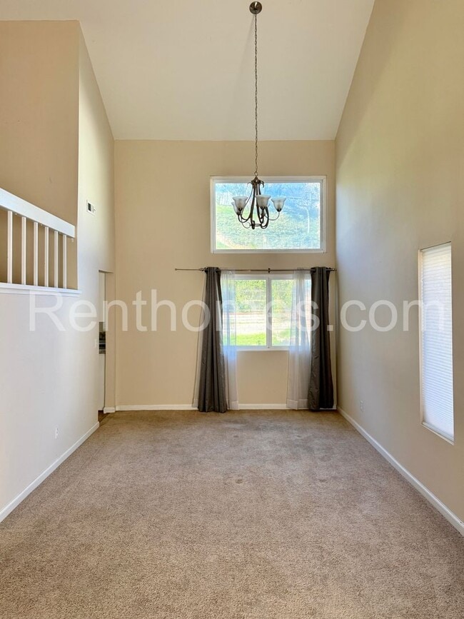 Foto del edificio - 371 Compass Rd