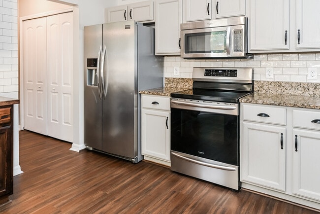 Foto del edificio - 694 Lockwood Ln