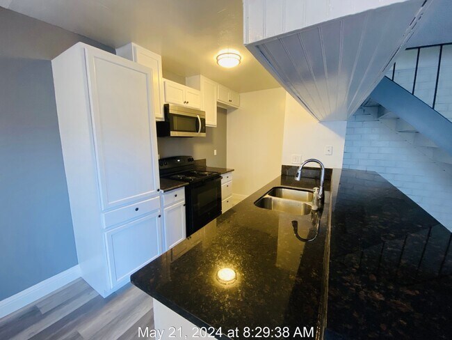 Foto del edificio - Cozy 2 Bedroom Townhome