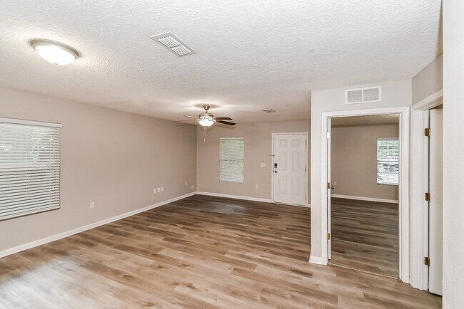 Building Photo - 2140 Thomas Ct