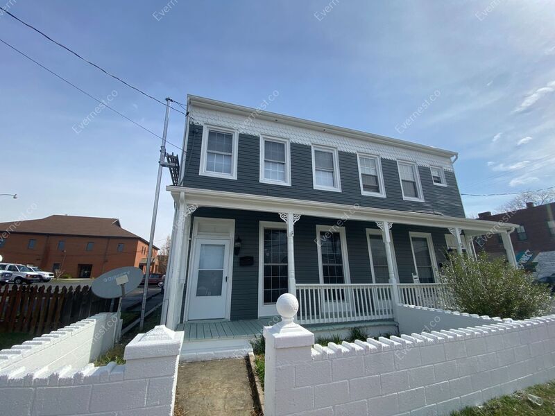Primary Photo - 2820 Q St