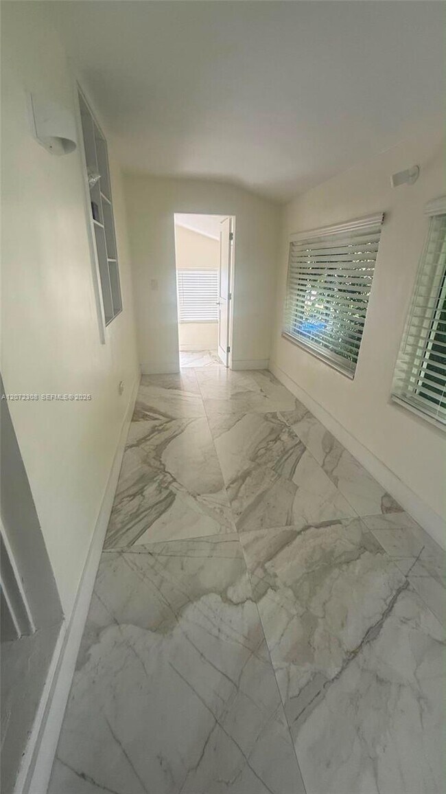 Foto del edificio - 52 NE 51st St
