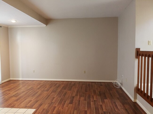 Building Photo - 120 Tall Oaks Dr