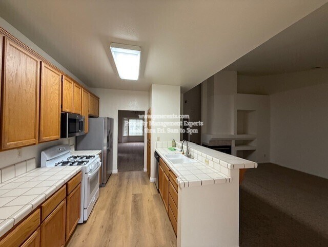 Foto del edificio - 9521 Twin Brooks Ln