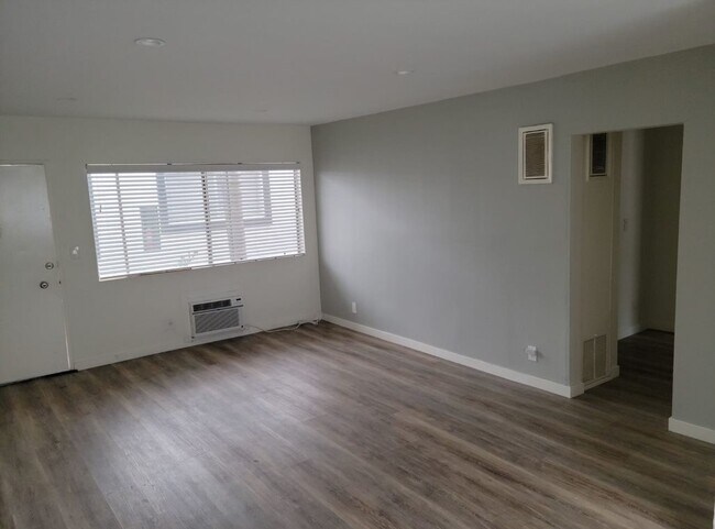 Foto del edificio - 4510 Colbath Ave