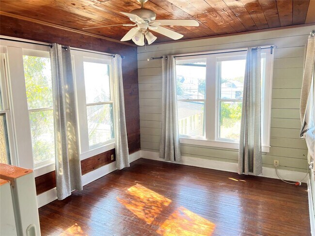 Foto del edificio - 703 W 11th St