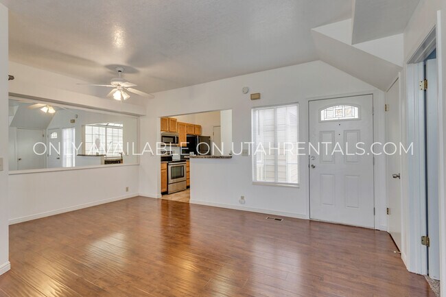 Building Photo - 5446 S Lighthouse Rd