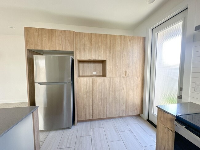 Building Photo - 424 Deer Path Lp