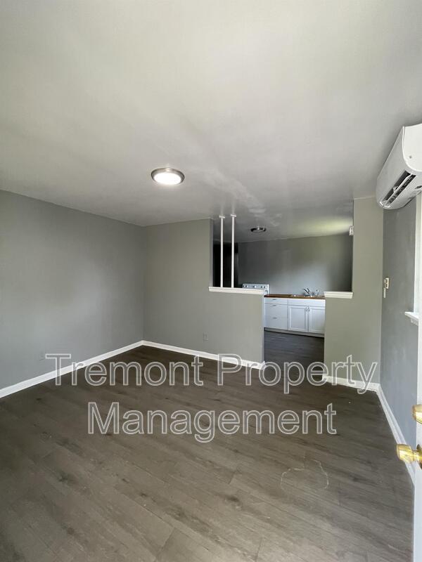 Foto del edificio - 1912 Walker Ave