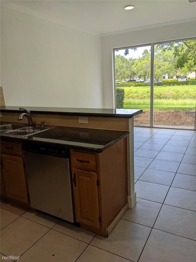 Foto del edificio - 4 br, 3 bath Townhome - 673 NE 21st Ter