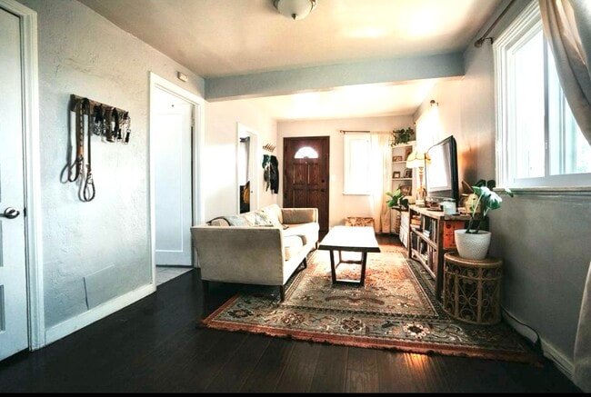 Foto del edificio - 11136 Redfern Ave