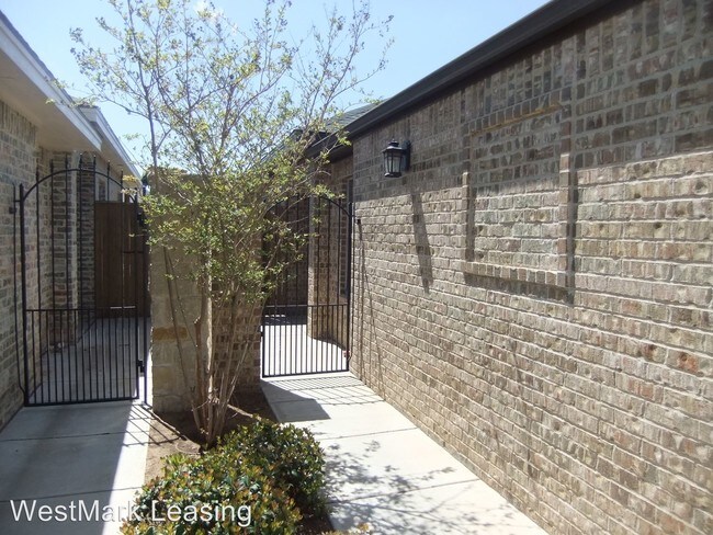 Foto del edificio - 3 br, 2 bath House - 6105 A 73rd Street