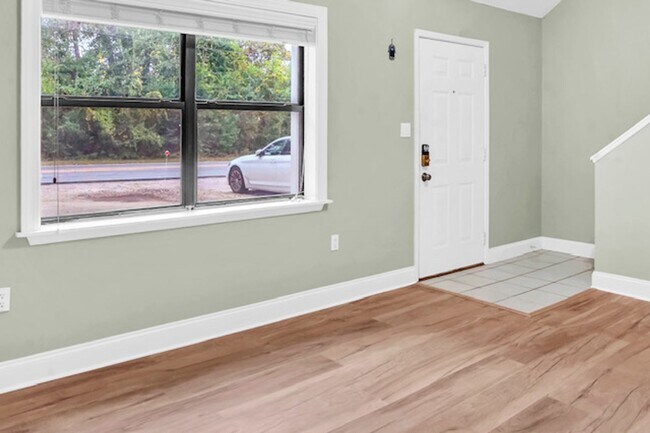 Building Photo - Cute 2 Bedroom 2 Bathroom Townhome For Rent!