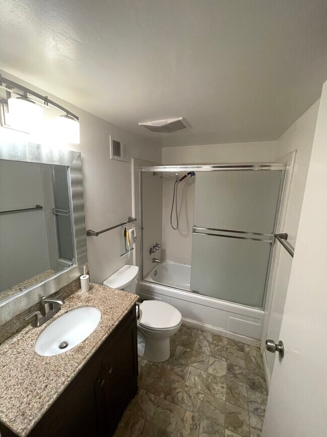 Baño - 2315 Eastridge Ave