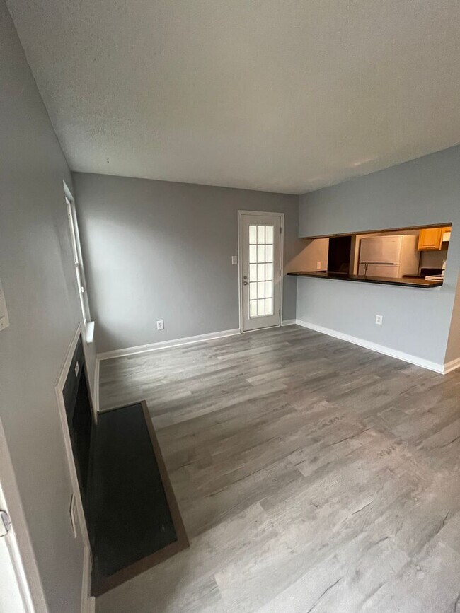 Building Photo - NEWPOINTE CONDO