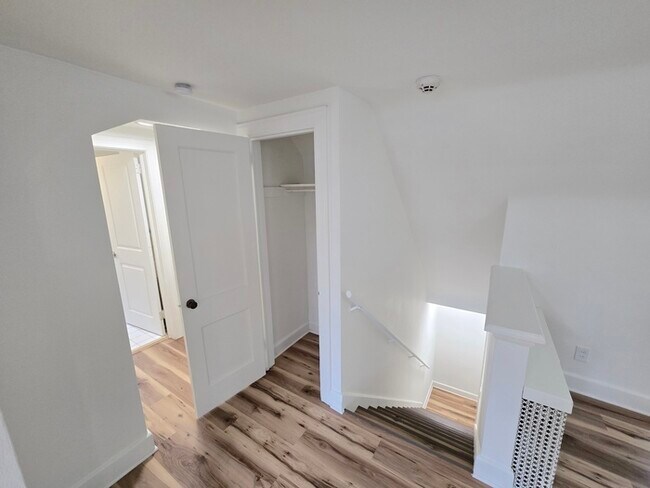 Foto del edificio - CUTE & COZY 2BED/1BATH DUPLEX FOR RENT - U...
