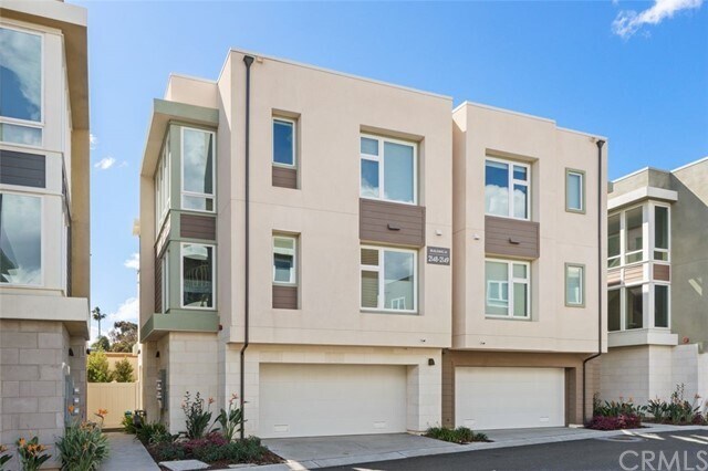 Building Photo - 2148 Doheny Way