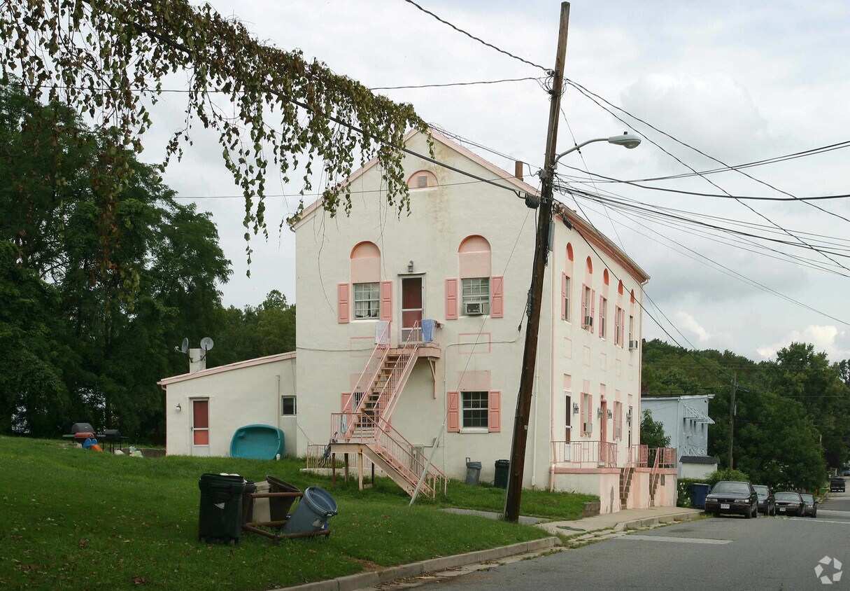 Foto del edificio - 8520 Commercial St