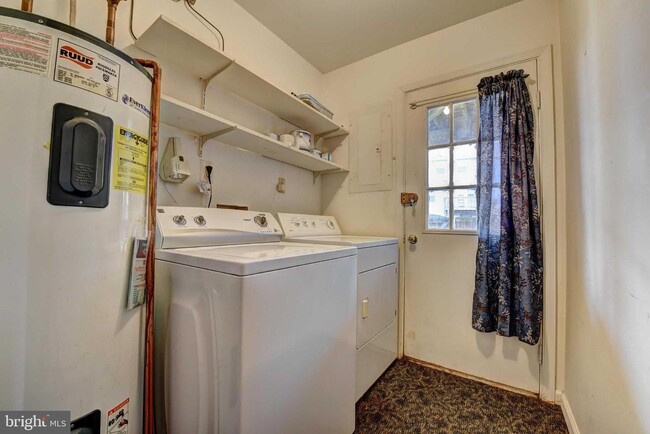 Building Photo - 4005 Summer Hollow Ct