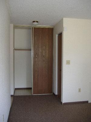 Bedroom - Heather Court Apartments