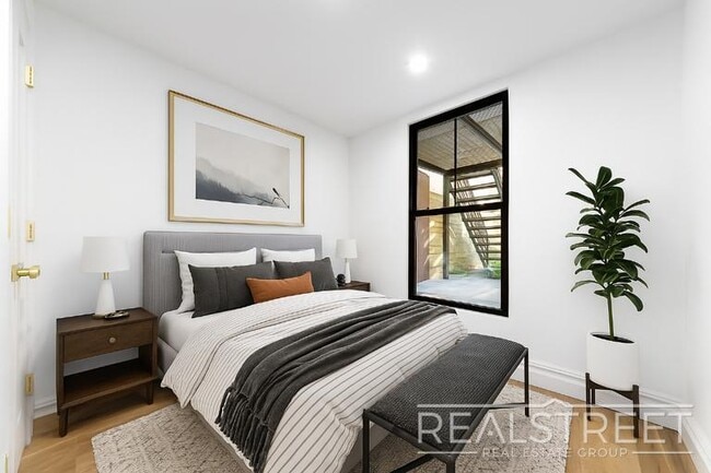 Foto del edificio - Brand New 2 Bed in Bushwick Townhouse with...