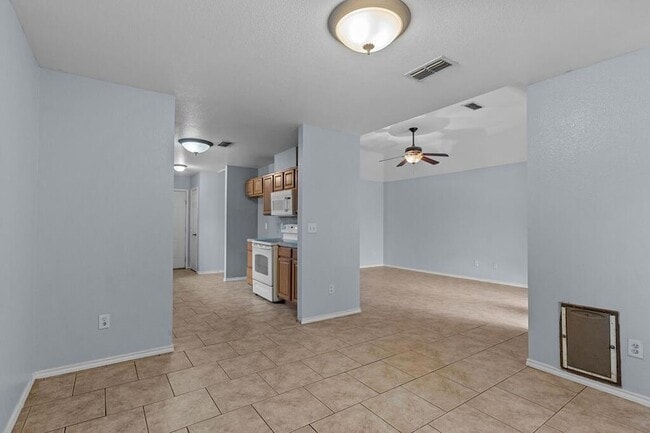 Building Photo - 1708 English Dr