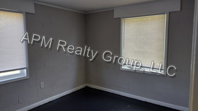 Building Photo - Updated apartment off Harden Street
