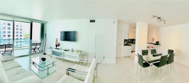 Building Photo - 5151 Collins Ave