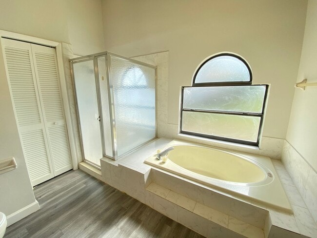 Building Photo - 12948 Broakfield Cir