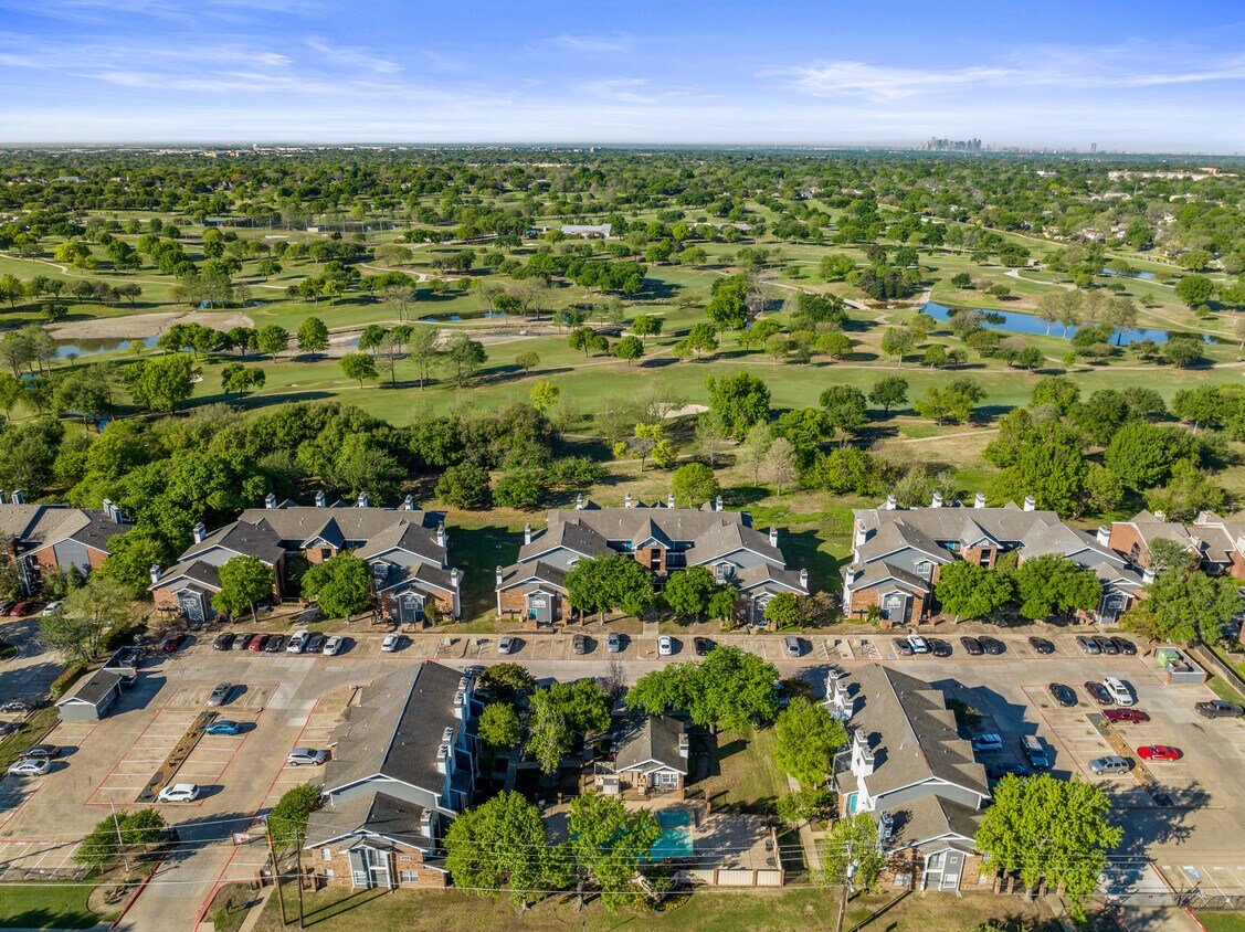 Foto principal - Fairway Greens Apartments