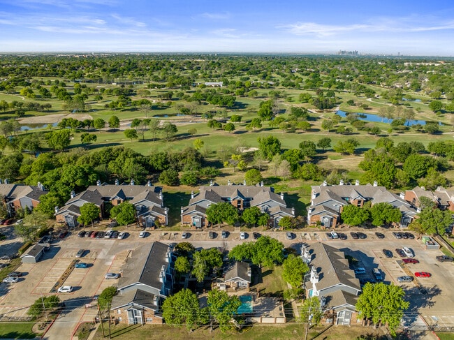 Building Photo - Fairway Greens Apartments