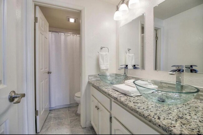 Foto del edificio - 1029 Foothill Dr