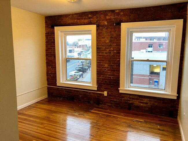 Building Photo - 519 Exchange St