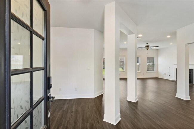 Foto del edificio - 1739 Drew Pl NW