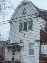 Building Photo - 463 Main St