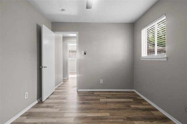 Foto del edificio - 15423 Campden Hill Rd