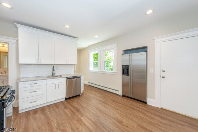 Building Photo - 159 Valley Rd