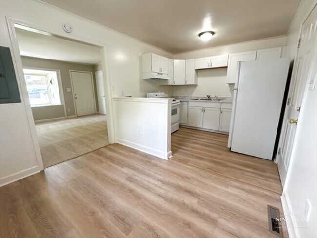 Foto del edificio - 4210 Welling Ave