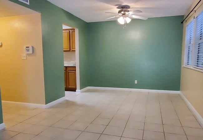 Comedor - 6519 W Newberry Rd