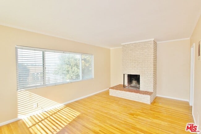 Foto del edificio - 380 Pershing Dr