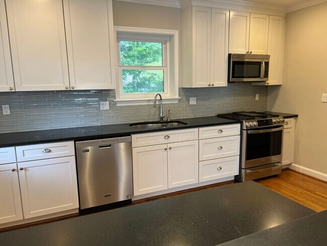 Building Photo - Charming Cape/Colonial Close to NIH, Walte...