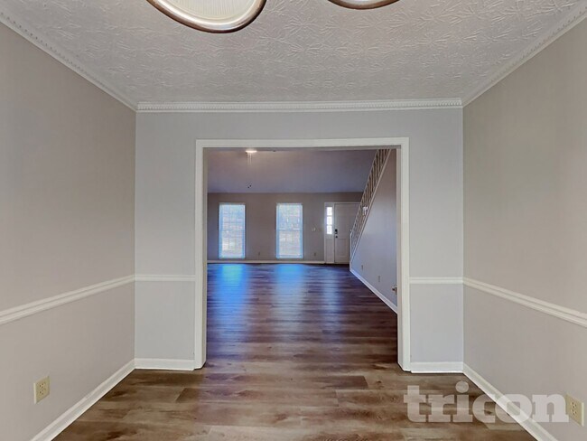 Building Photo - 2207 Meadow Valley Cir