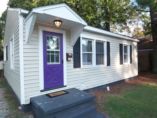 Building Photo - 305 S Elm St