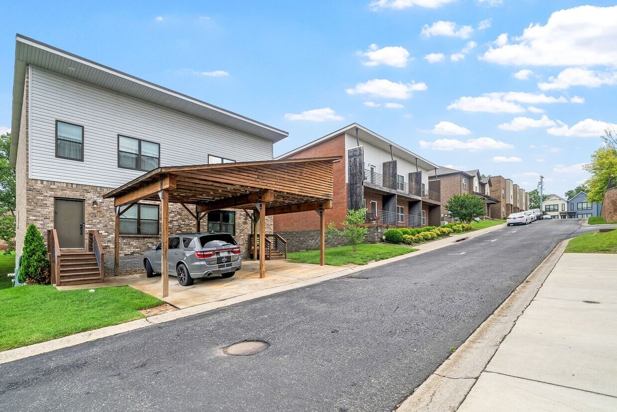 Foto principal - Large 3 Bedroom 3 1/2 Bath Condo For Rent ...