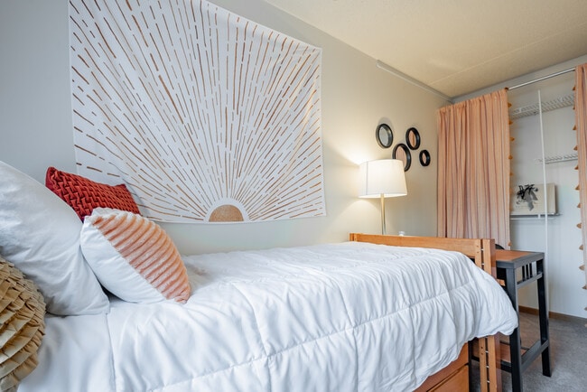 Building Photo - Meridian on College Avenue