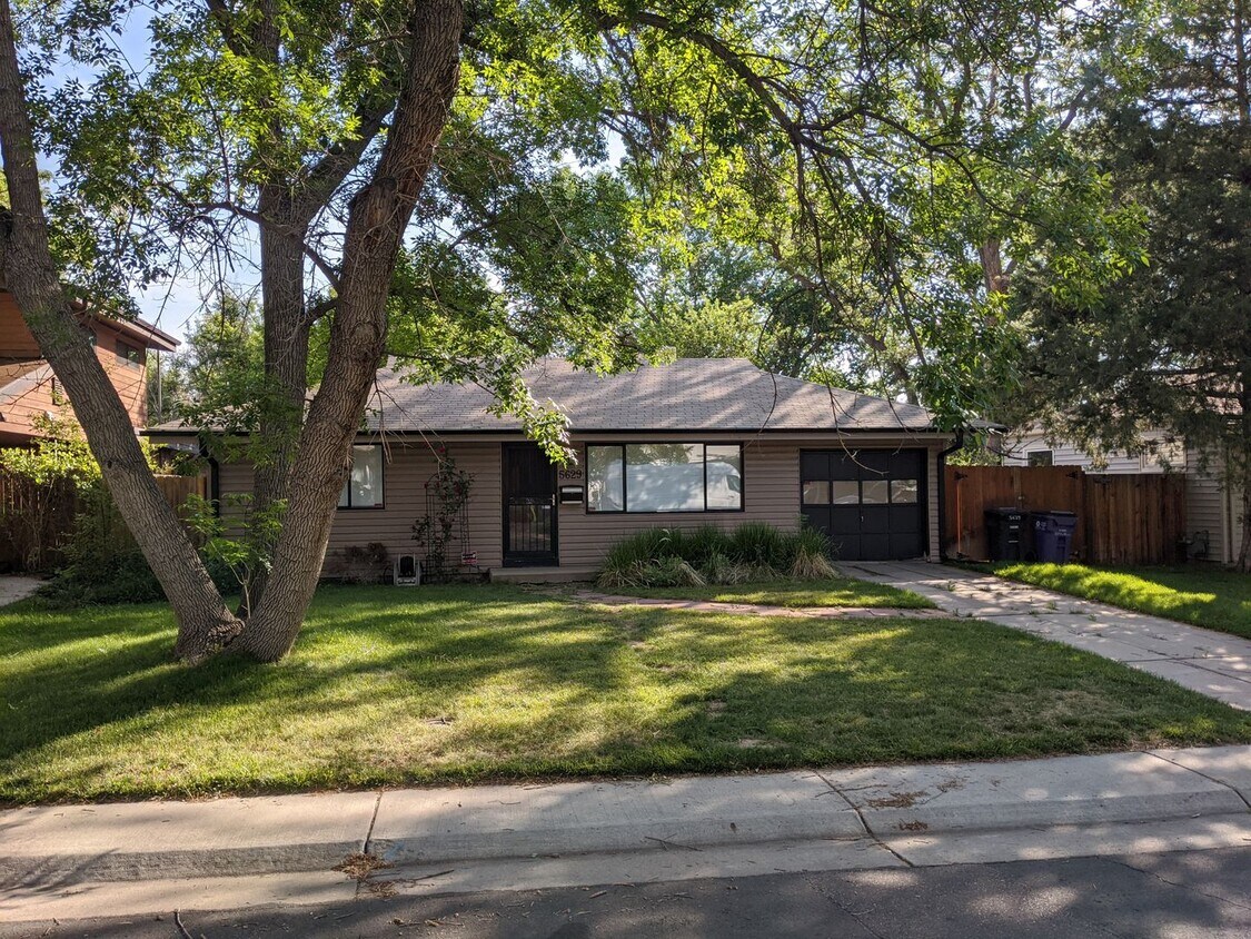 Primary Photo - Stunning Ranch Home - Amazing Location - B...