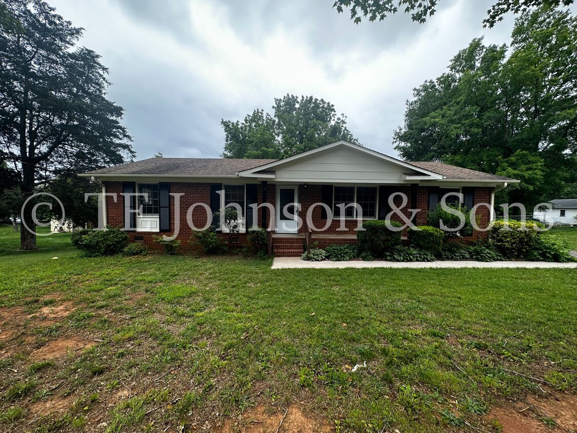 Foto principal - Spacious 3 Bedroom Home in Winston Salem